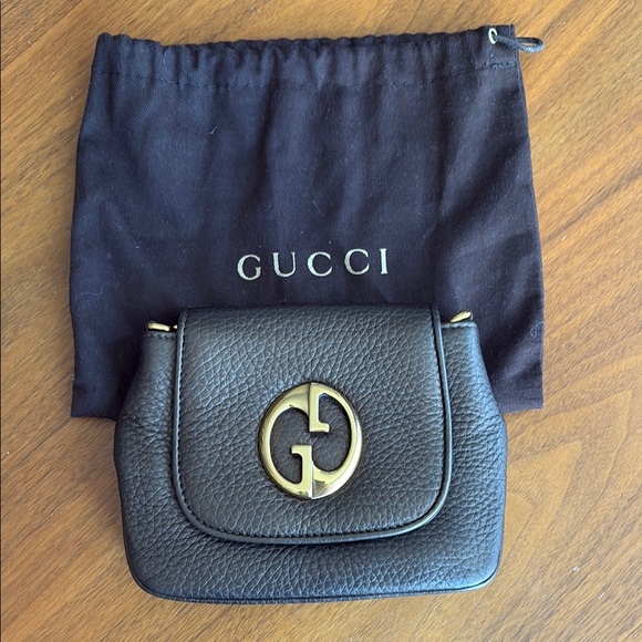 Gucci Black Leather Clutch with Gold GG Logo - Picture 1 of 17
